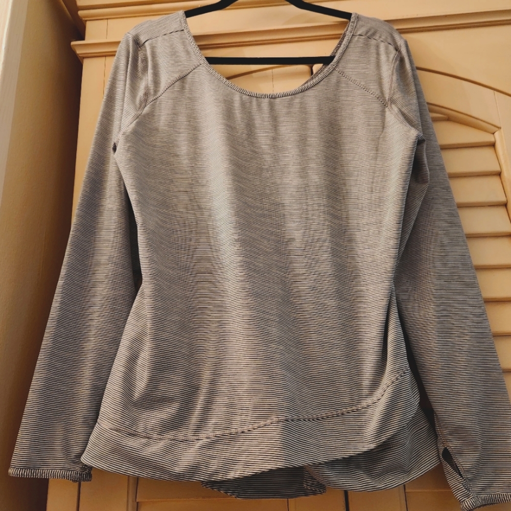 Lovely Zella Jersey Athletic Top with Beautiful details!      Sz XL